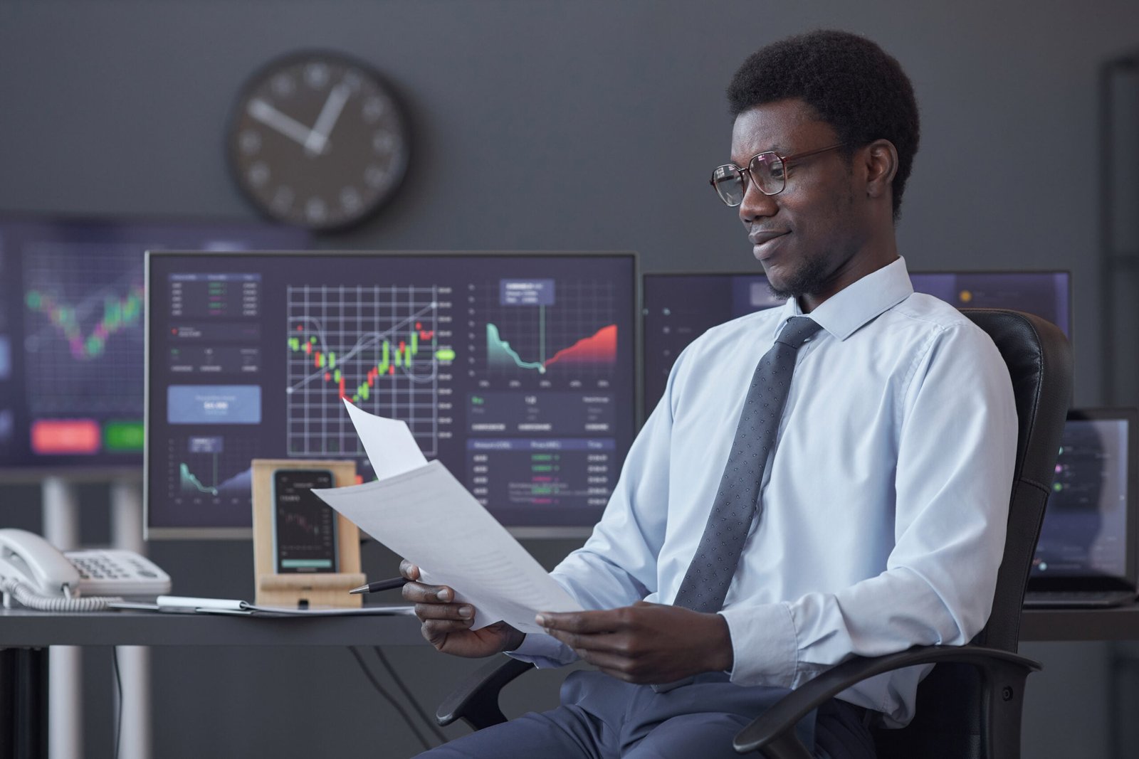 Understanding the market elements is an important factor in understanding how to value a new software business. This incorporates: